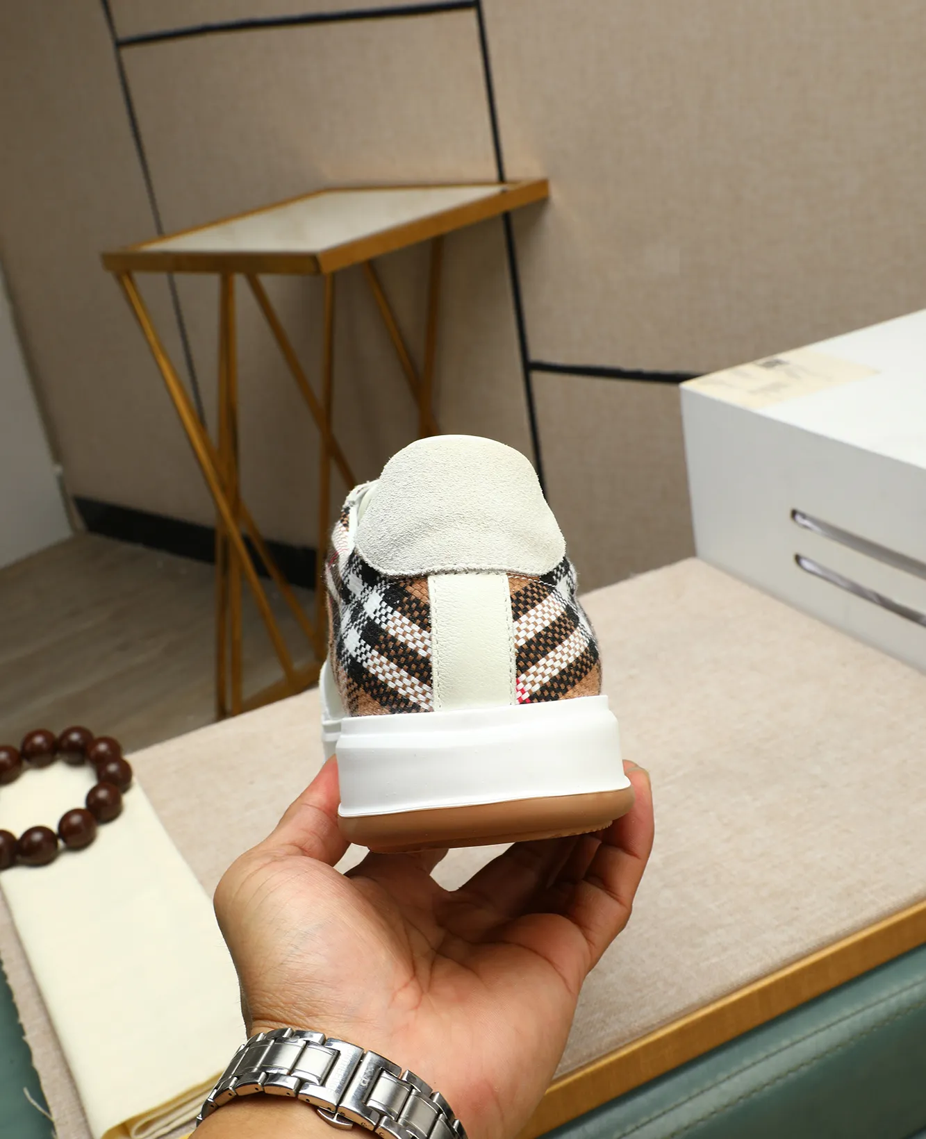 Men's shoes 💰440 ❤️❤️❤️[BURBERRY] Burberry purchasing agent 🔍Men's 🚹New model is synchronized with the official website. The upper is made of imported fabrics and cowhide lining. Completely 1⃣:1⃣ replica🇮🇹, non-slip and wear-resistant rubber outsole ⚠original factory goods, 🔍🔍high quality, please look at the details, welcome to compare⚠Size: 38-44